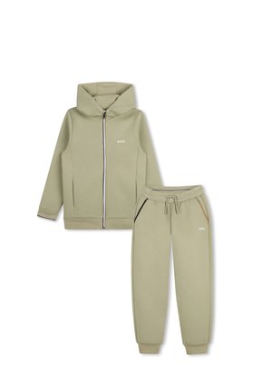 Lichtolijfgroene hoodie met rits en bijpassende joggingbroek met trekkoord, beide met kleine witte BOSS-logo's.
