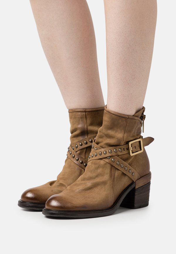 JAMAL - Cowboy/biker ankle boot - daino