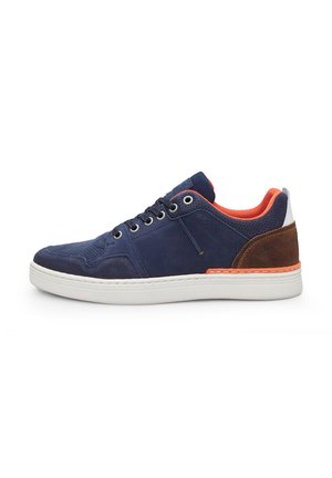 - Sneakersy niskie