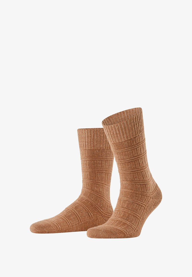 Chaussettes en laine marron avec un motif en côtes et des rayures horizontales, dotées d'un talon et d'une pointe renforcés pour plus de durabilité.