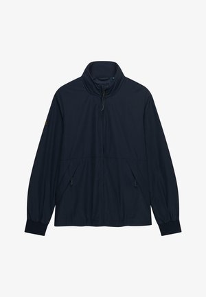 Navyblå letvægtsjakke med ståkrave, frontlynlås, elastiske manchetter og sidelommer med lynlås lagt fladt.