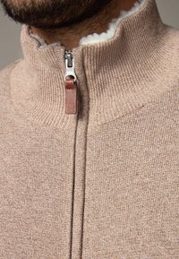 Thumbnail Image 8