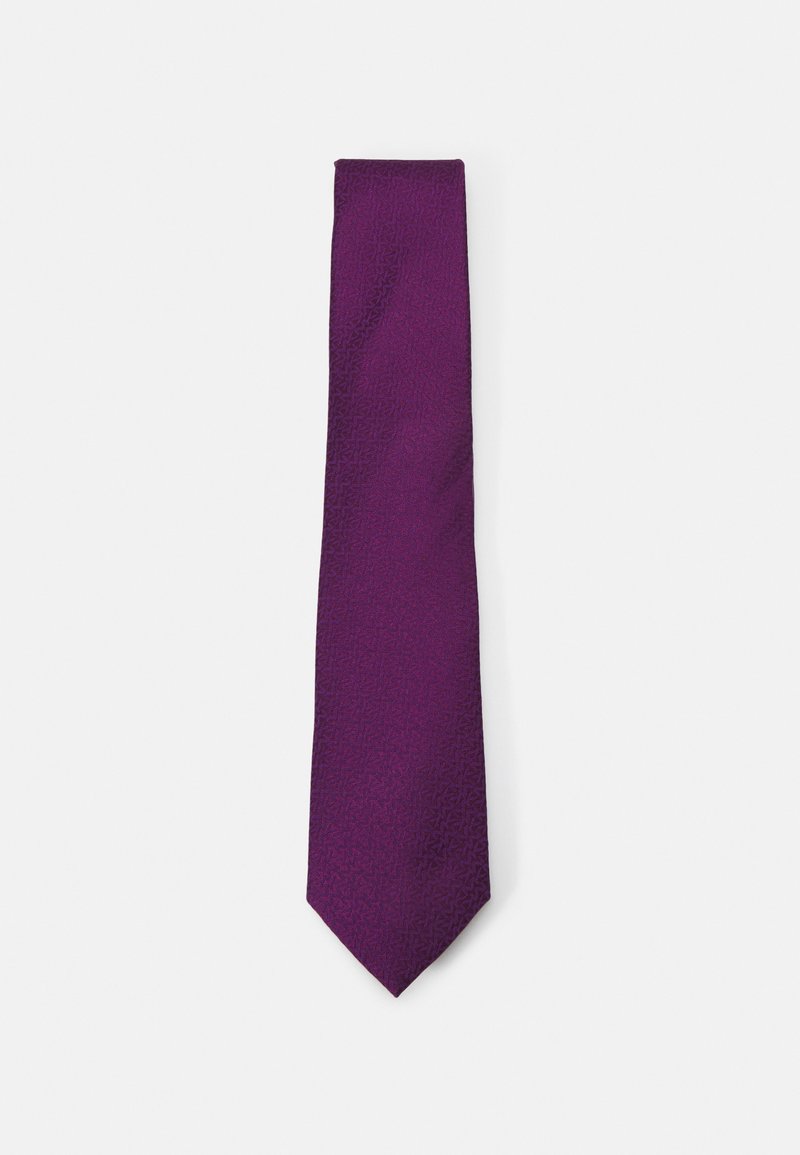 Corbata morada con un patrón texturizado, diseño estrecho y punta con forma de flecha, confeccionada en tela suave.