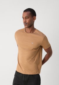 GANT PRINTED ARCHIVE SHIELD - T-shirt basique - roasted walnut