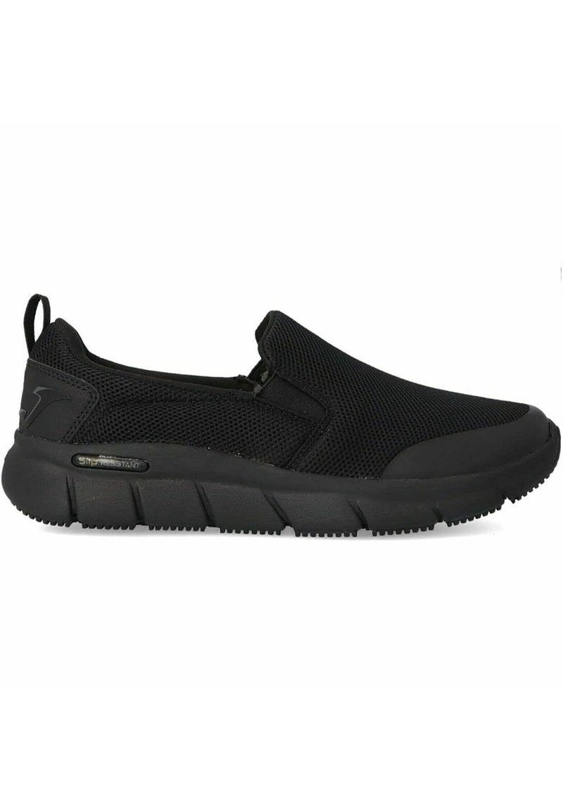 Scarpe slip-on nere con tomaia in rete, suola in gomma e dettagli testurizzati. Presentano un paraschiena e un design imbottito e flessibile.
