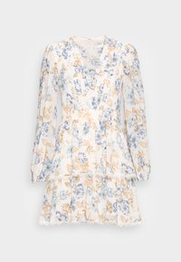 Blommig klänning i vitt med blå och persikofärgade blommor, har långa ärmar, en V-ringning och en flerlagrad volangkant med spetsdetaljer.