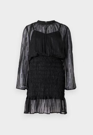 Mustmust mustriga, pika varrukaga must läbipaistev kleit, smockitud rinnaosa ja frillide äär. Tekstuuriga disain sisaldab vertikaalseid riba ja peent sädelust.