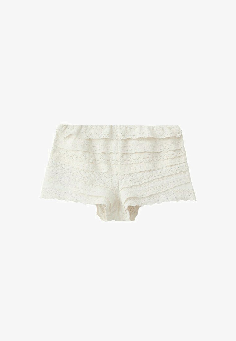 Hvide blonder shorts med lagdelte bølgete kanter og elastisk taljebånd, designet til et feminint og delikat look.