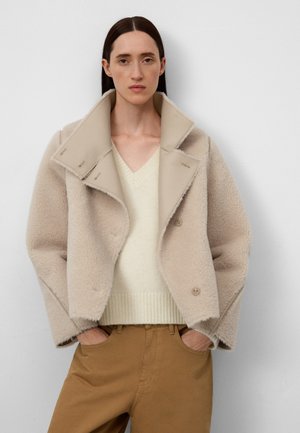 - Kurtka przejściowa