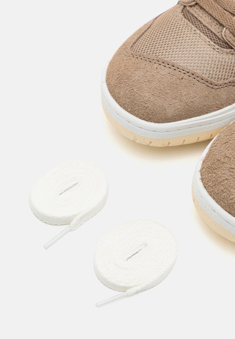 New Balance BB550 UNISEX - Sneaker low - mushroom/beige - Zalando.de サルート91G ガーターベルトM SX