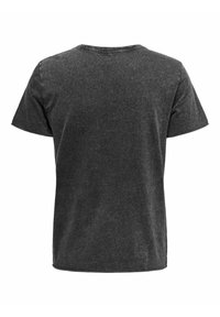 Zwart kort mouw t-shirt met een ronde hals, vervaardigd uit een zachte katoenmix, heeft een soepele textuur en een ontspannen pasvorm.