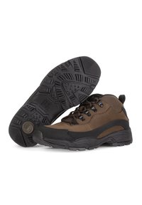 Bruine wandelschoenen met een gestructureerde zwarte rubberen zool, voorzien van metalen oogjes, veters en versterkte neus- en hielzones.