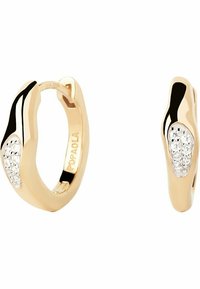 Guld hoops øreringe med en glat design, hvor den ene side er udsmykket med klare ædelstene og en sort emaljeaccent.