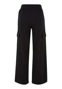 Pantalon noir à jambes larges avec taille élastique et poches à rabat sur les côtés, présenté sur fond blanc.
