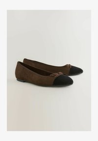 Unselected, chocolate brown