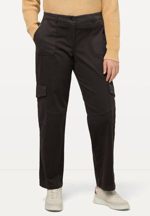 Zwarte cargobroek met een relaxte fit, voorzien van voorzakken, grote zijzakken en versterkte kniestukken. Gemaakt van katoen.