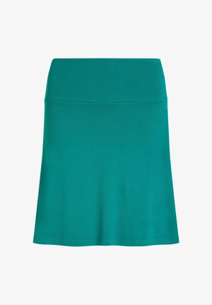 Una falda de longitud hasta la rodilla, de color verde aqua, hecha de una tela suave y elástica, con una cintura lisa y un diseño ligeramente acampanado. Sin patrones ni acentos visibles.