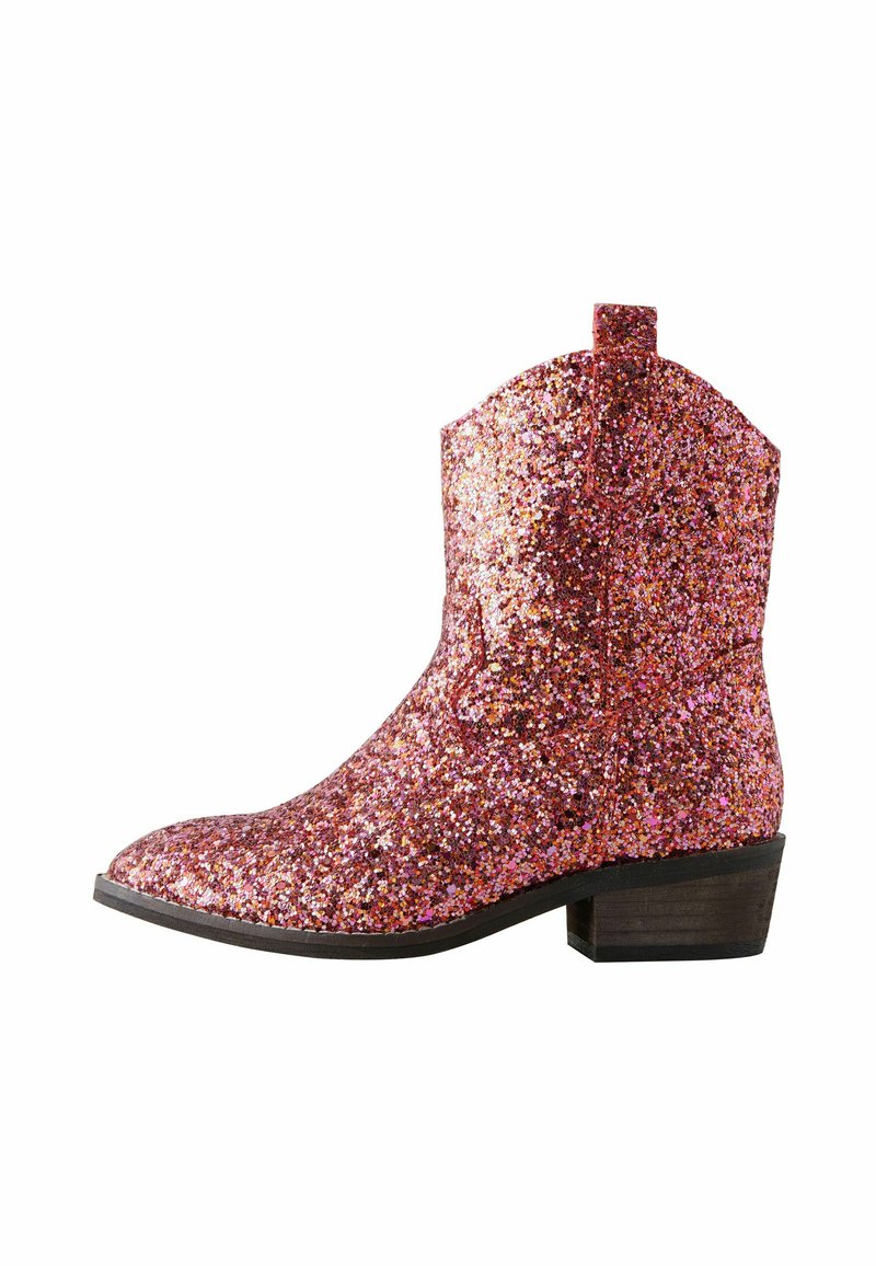 Bottines recouvertes de paillettes dans des teintes rose et doré, avec un bout pointu et un petit talon carré. Surface texturée et anse à l'arrière.