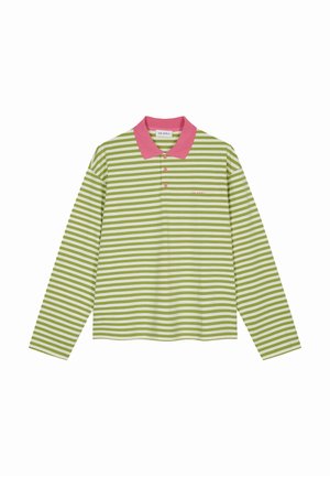 Polo met lange mouwen met groen-witte horizontale strepen, een roze kraag en twee knopen bij de hals. Lichtgewicht katoenen materiaal.