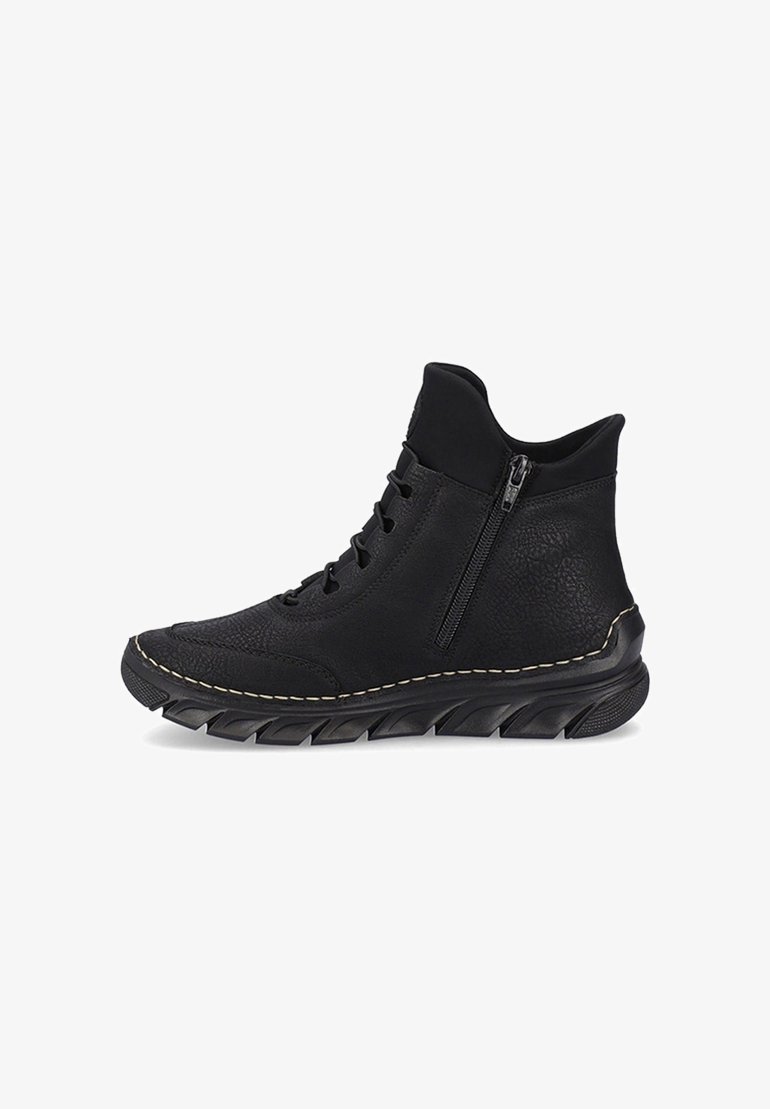 Scarpe alte nere realizzate in pelle testurizzata, con zip laterale, lacci, cuciture a contrasto e una suola in gomma spessa.