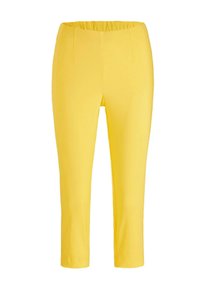 Gele cropped broek met een rekbare tailleband, een gladde textuur en zijzakken voor praktisch gebruik.