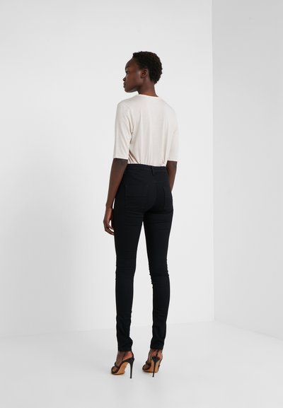 Filippa K LOLA SUPER STRETCH - Calças de ganga de corte skinny - black