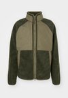 VARDAG PILE JACKET M - Fleecová bunda - deep forest/laurel green