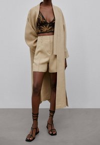 Massimo Dutti Shorts - beige
