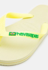 Havaianas BRASIL LOGO UNISEX - Sandálias em T - lime green