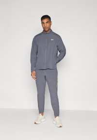 Under Armour LAUNCH - Giacca da running - castlerock/morph green