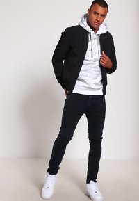 Alpha Industries Jersey con capucha - white