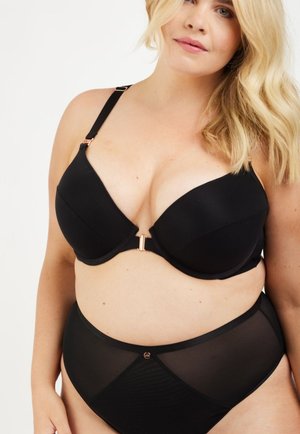 Zwarte onderwire bh met gladde cups en verstelbare bandjes, gecombineerd met hoge zwarte netpanty met een geometrisch patroon.
