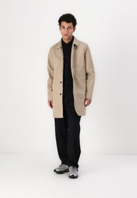 Barbour ROKIG WATERPROOF JACKET - Καμπαρντίνα - washed stone