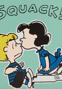 Illustrazione in stile cartone animato di un ragazzo con capelli biondi e una maglietta a righe blu che bacia una ragazza in un vestito blu, su uno sfondo verde menta con il testo "SQUACK!"