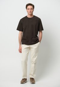 PROFUOMO SHORT SLEEVE - T-shirt - bas - dark brown
