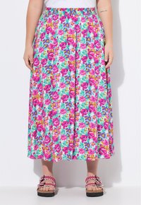 Floral maxi skirt med et farverigt mønster af lyserøde og lilla blomster mod en lys blå baggrund, med en elastisk talje.