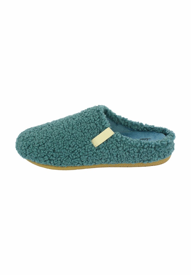 Teal zachte slippers met een gestructureerd oppervlak, open achterkant en een platte tan zool. Bevat een kleine metalen accent. Zacht en comfortabel ontwerp.