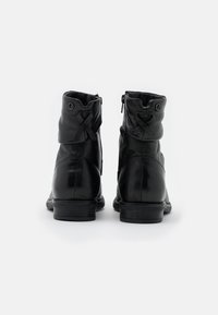 s.Oliver Stivaletti - black