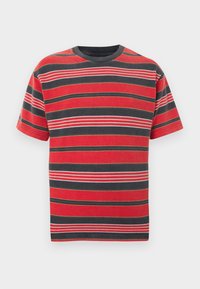 Δεν επιλέχθηκε, racing red