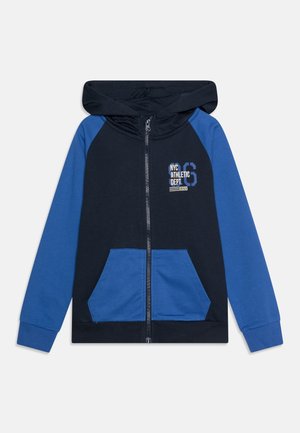 Marineblå og kongeblå hættetrøje med fuld lynlås, forlommer, hætte og teksten "NYC Athletic Dept. 6" på brystet.