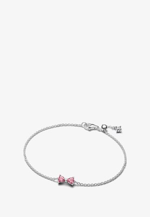 Silberarmband mit einer zarten Kette und einem schleifenförmigen Akzent mit zwei rosa Edelsteinen in der Mitte, gesichert mit einem Karabinerverschluss.