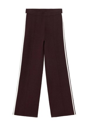 Pantalones de pierna ancha de color marrón oscuro con cintura alta y rayas verticales blancas a lo largo de los lados exteriores de las piernas.