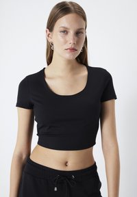 Ipekyol SLIM FIT ROUND NECK CROP - Camiseta básica - black