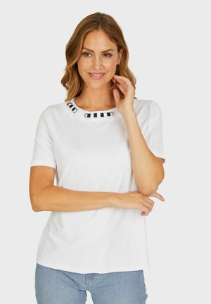 Witte T-shirt met korte mouwen, voorzien van een ronde hals met marineblauwe en witte gestreepte details, van glad katoen en met een relaxed fit.