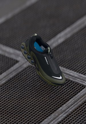 AIR MAX DN ROAM - Baskets basses - black/metallic silver-coloured/cargo khaki/stone