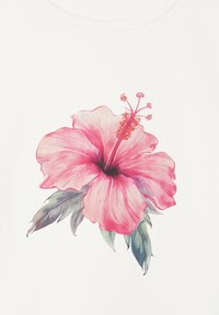 Tela bianca con un grande fiore di ibisco rosa e foglie verdi. Il fiore presenta morbidi gradienti e texture dettagliate dei petali.