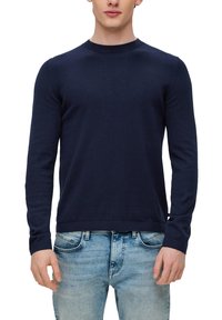 Granatowy sweter dzianinowy z długimi rękawami i okrągłym dekoltem. Gładka tekstura i ściągacze, zaprojektowany w dopasowanym fasonie.