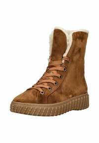 Bottines en daim marron avec doublure en peluche blanche, bout rond et semelle en caoutchouc texturé. Dotées de lacets marron et d'œillets en métal pour la fermeture.