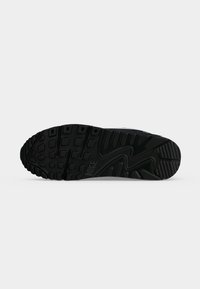 Μαύρη λαστιχένια σόλα παπουτσιού Nike με υφή στο πέλμα και ορατό λογότυπο Nike στην περιοχή του μέσου ποδιού.