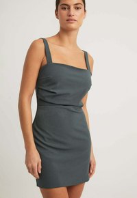 NA-KD MINI MIT GERAFFTEM TAILLEN-DETAIL - Kotelomekko - grey